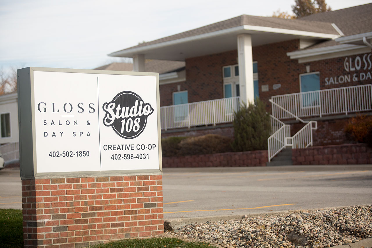 Now partnering with Gloss Salon & Day Spa – Omaha Headshot Company